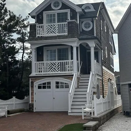 Beautifully Done 3 Bedroom Single Family Home Close To The Bay In Ship Bottom